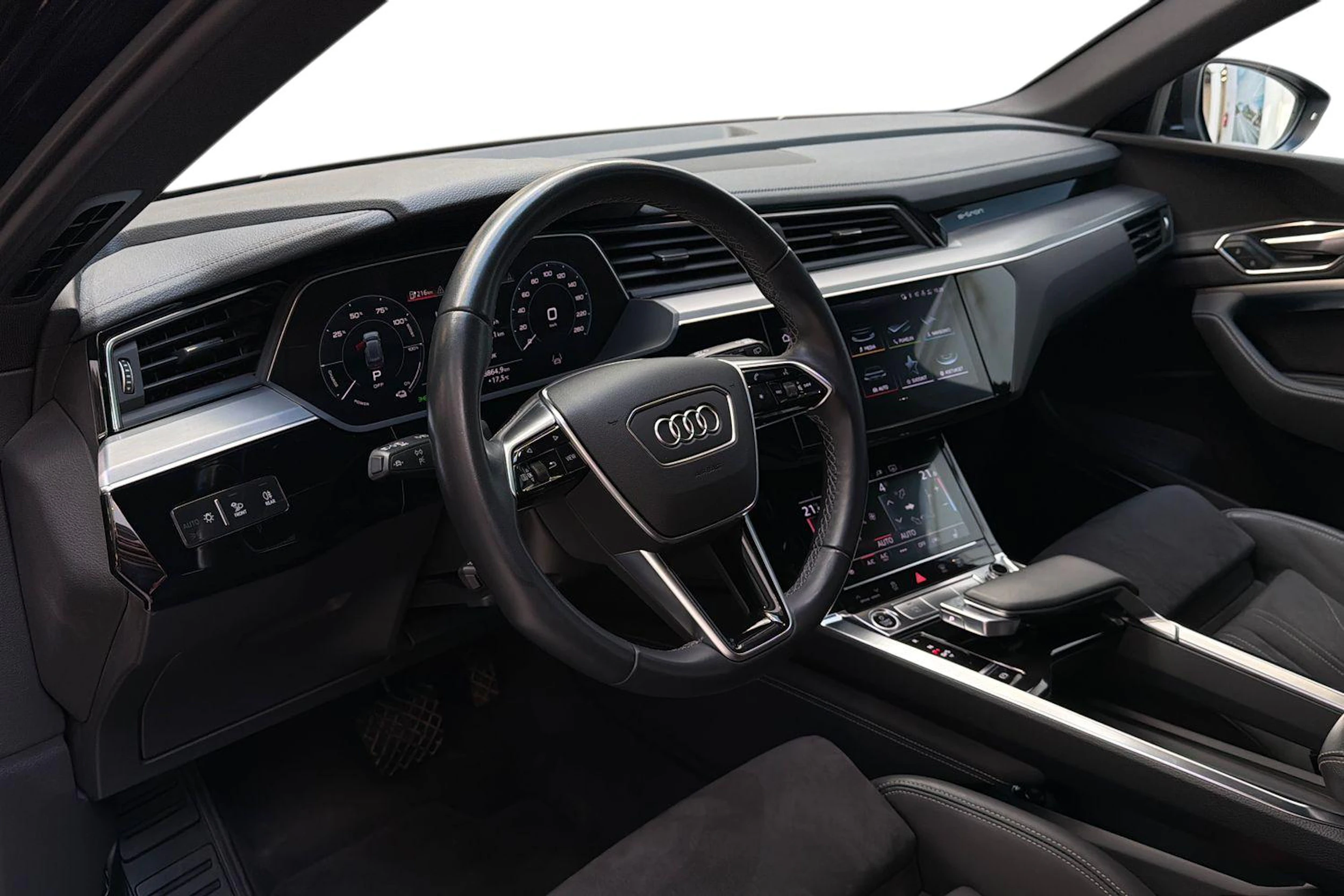musta Audi Q8 e-tron 2024 kuva 6.