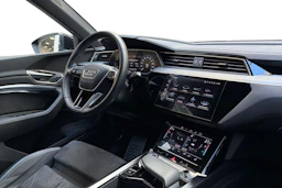 musta Audi Q8 e-tron 2024 kuva 7.