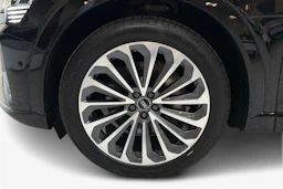 musta Audi Q8 e-tron 2024 kuva 9.