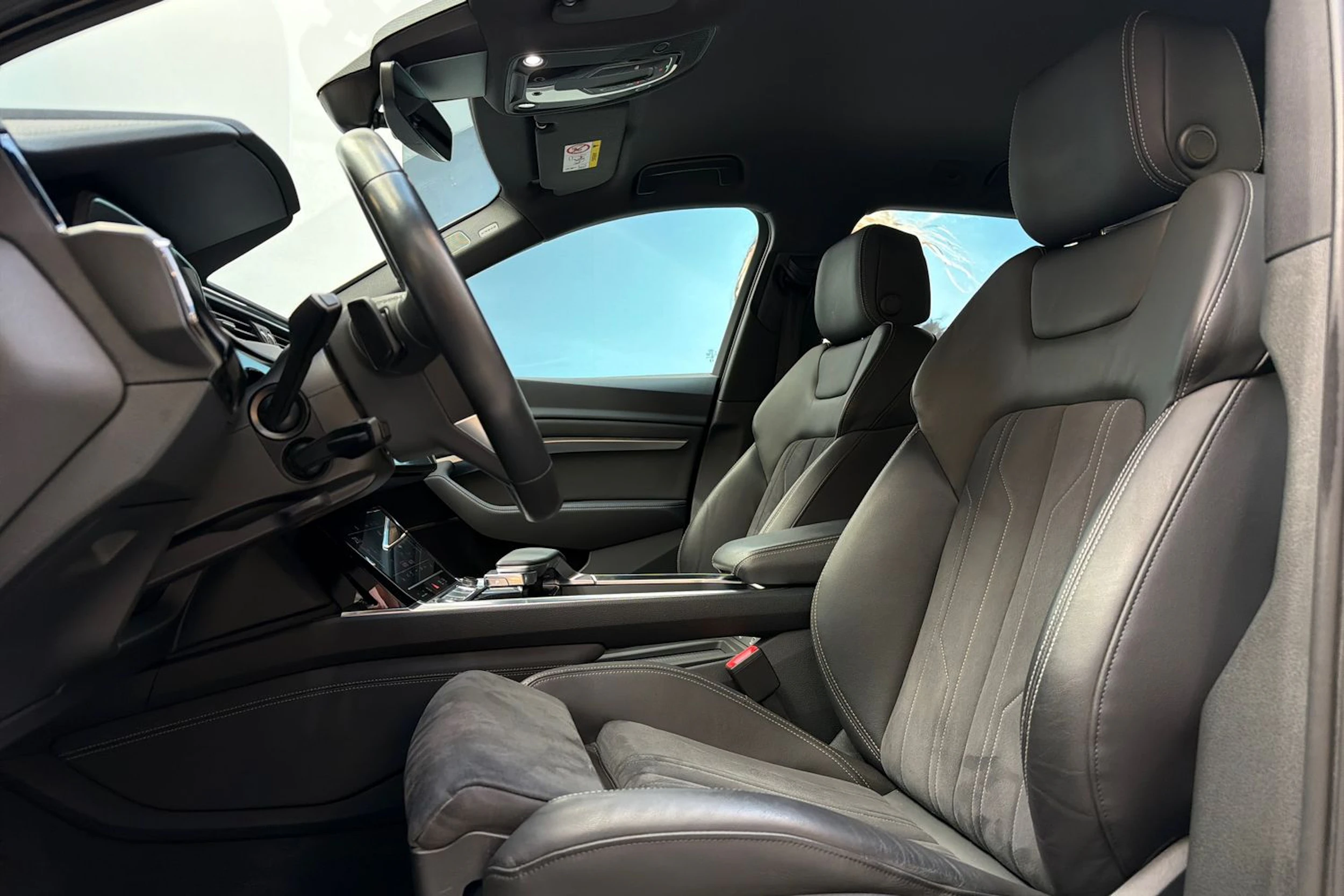 musta Audi Q8 e-tron 2024 kuva 11.