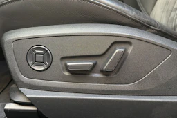 musta Audi Q8 e-tron 2024 kuva 12.