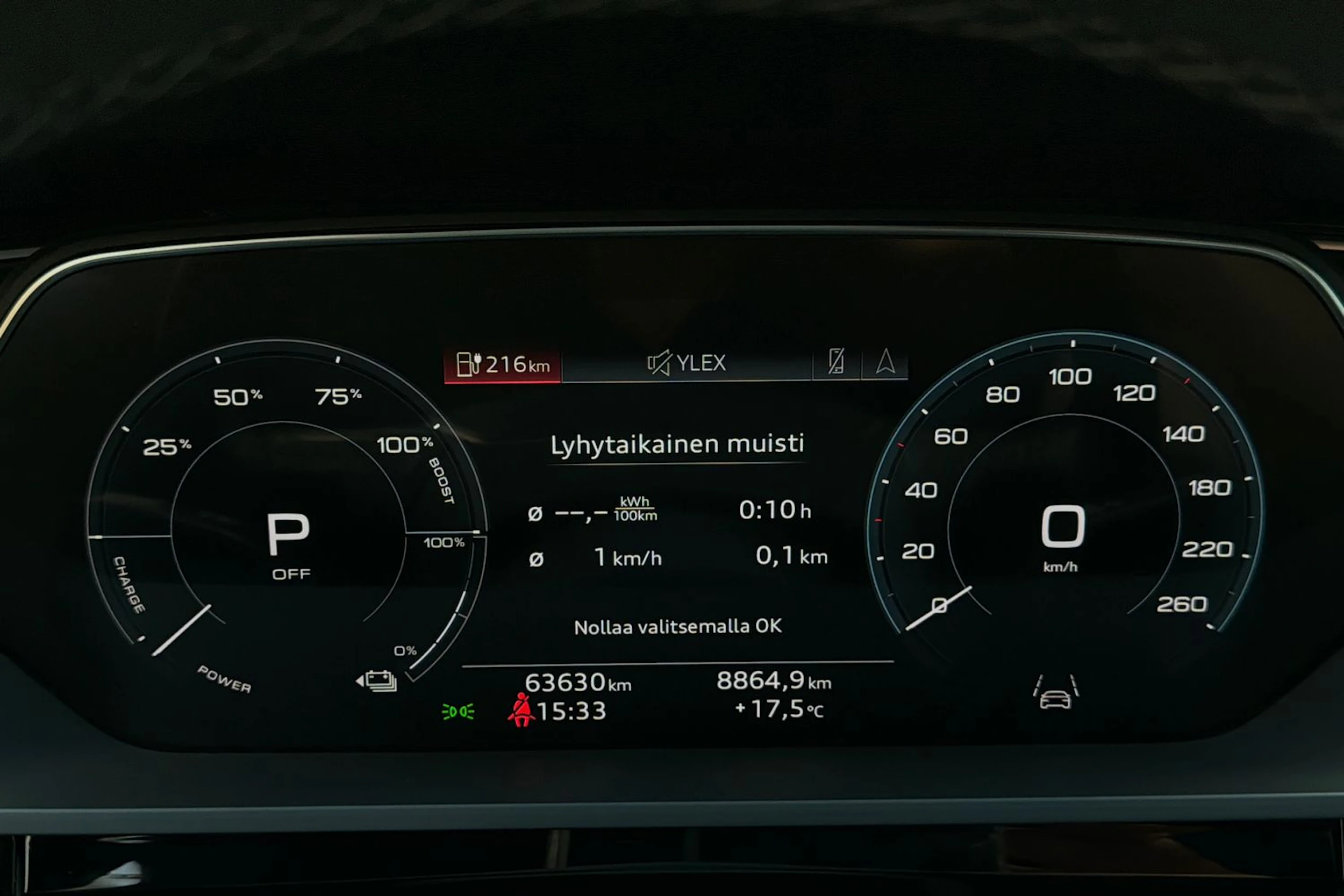 musta Audi Q8 e-tron 2024 kuva 13.