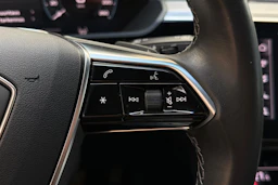 musta Audi Q8 e-tron 2024 kuva 15.