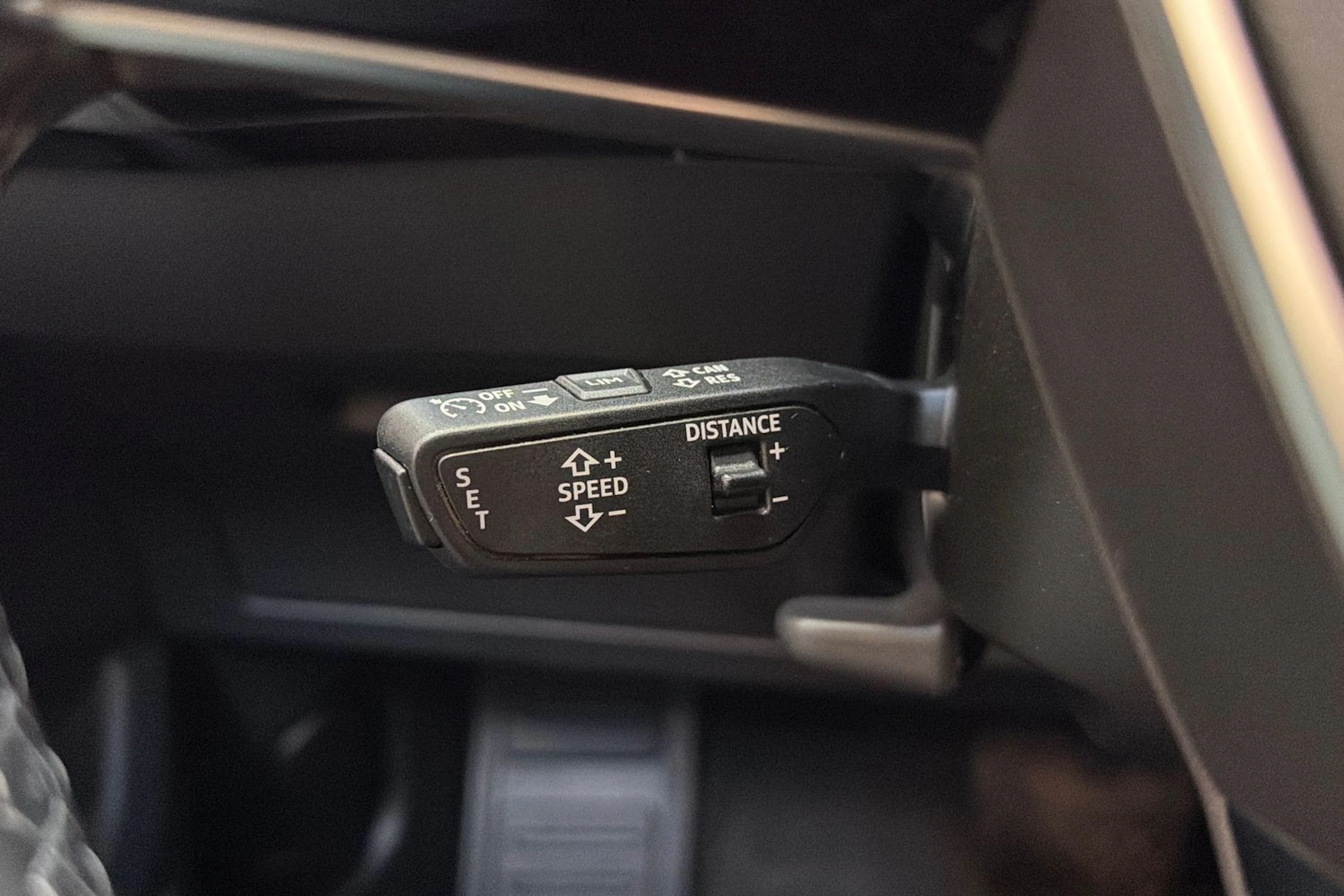 musta Audi Q8 e-tron 2024 kuva 16.