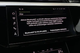 musta Audi Q8 e-tron 2024 kuva 18.