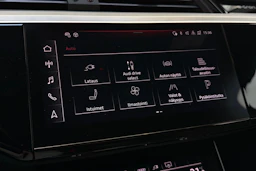 musta Audi Q8 e-tron 2024 kuva 19.