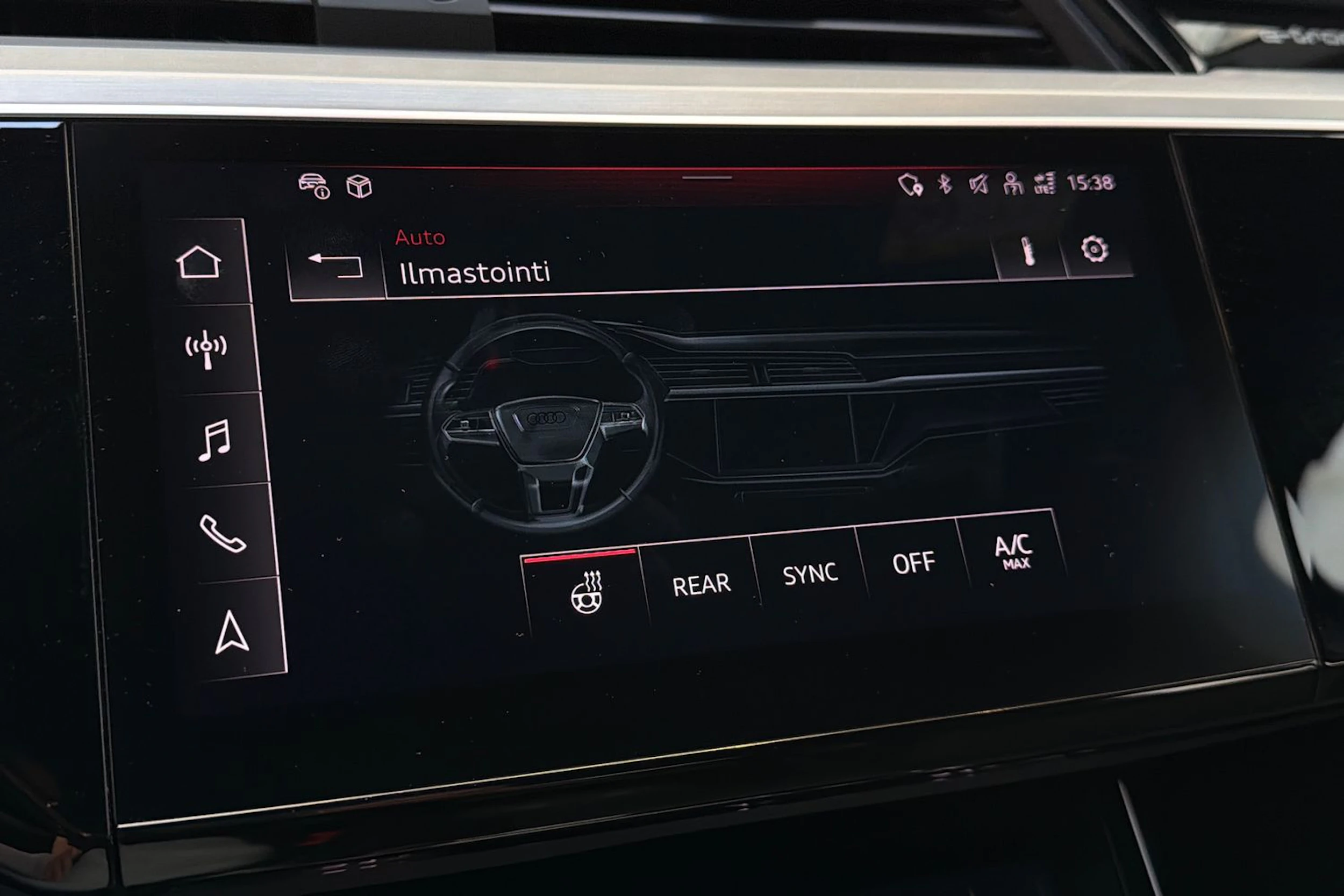 musta Audi Q8 e-tron 2024 kuva 23.