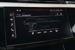 musta Audi Q8 e-tron 2024 kuva 23.