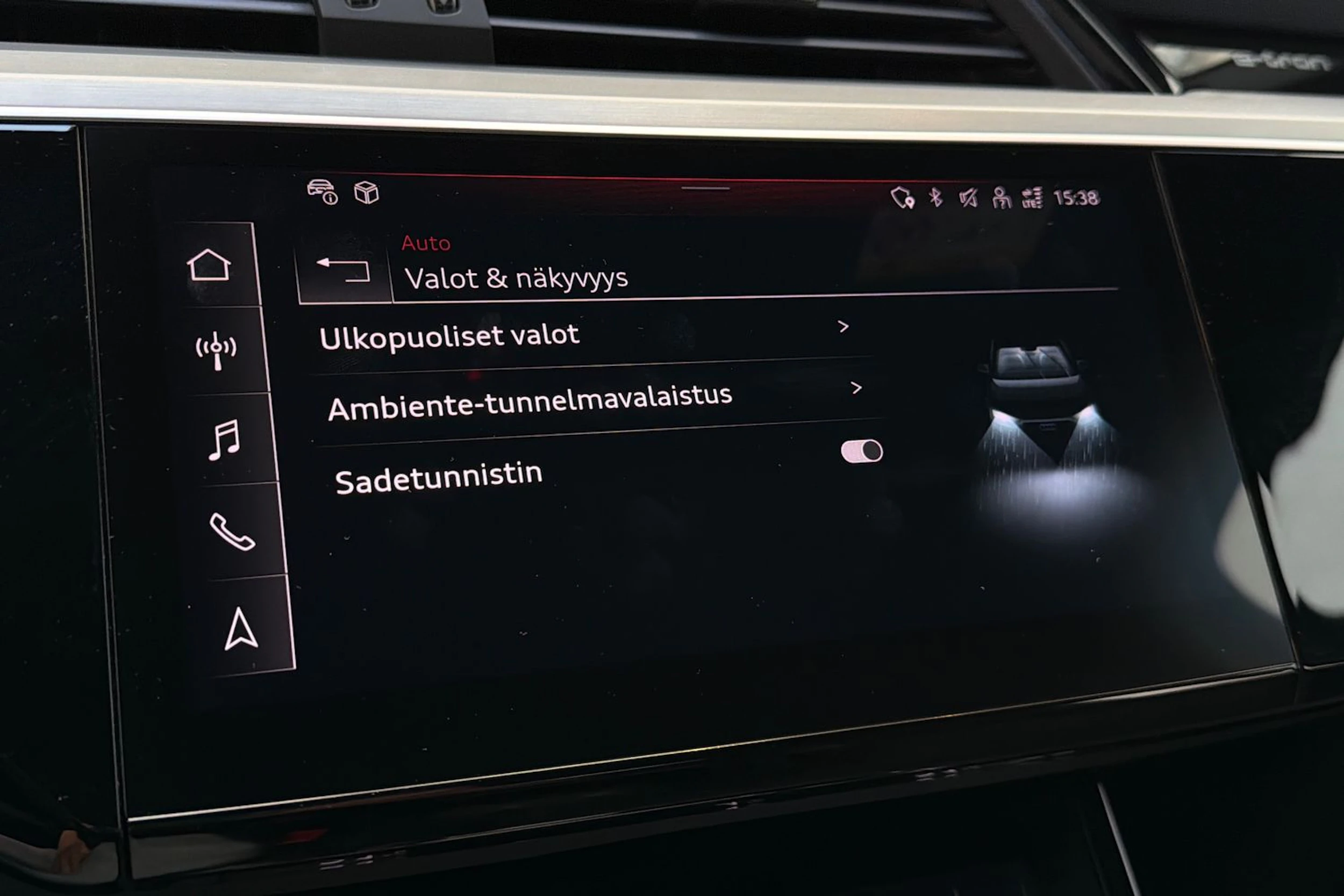 musta Audi Q8 e-tron 2024 kuva 24.