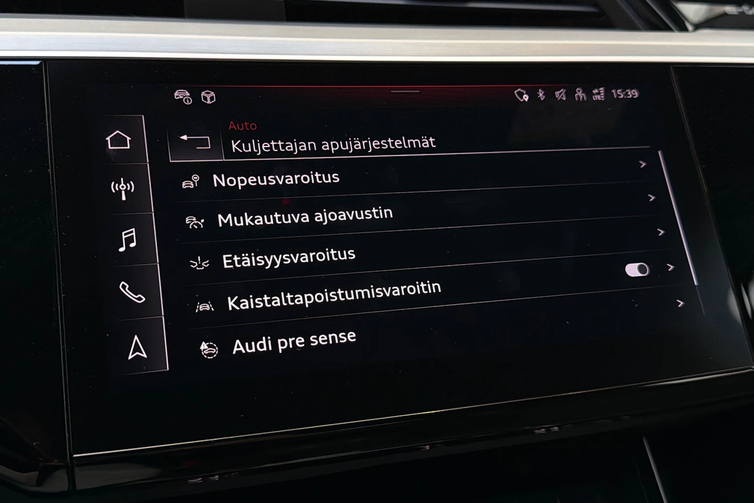 musta Audi Q8 e-tron 2024 kuva 26.
