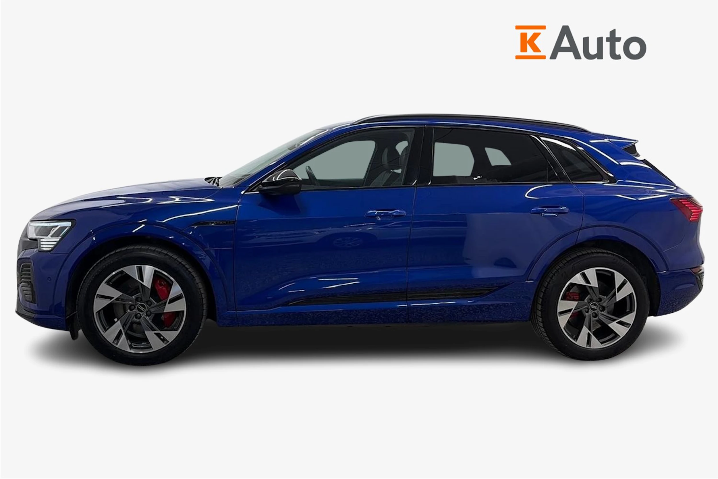 sininen Audi Q8 e-tron 2024 kuva 7.