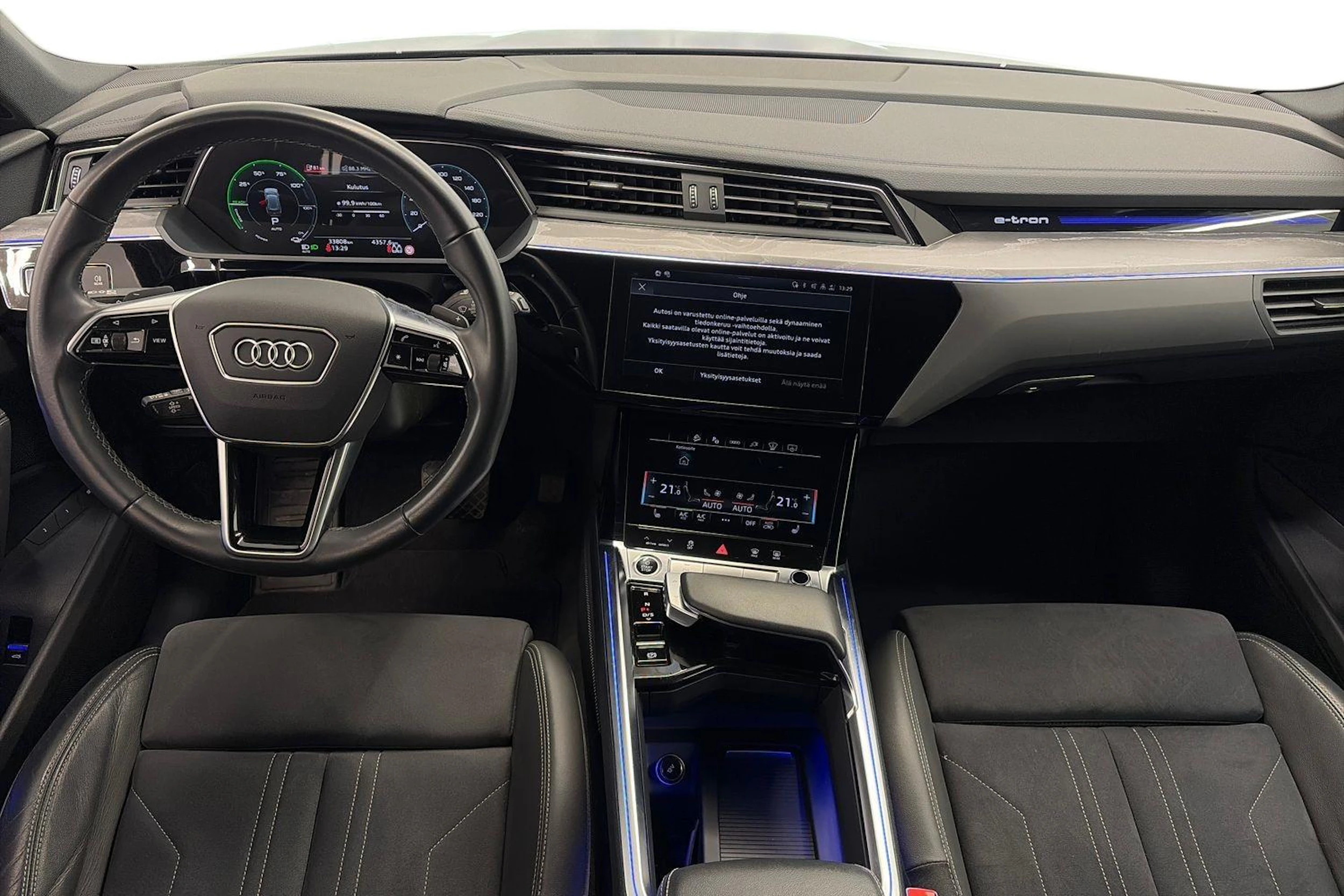 sininen Audi Q8 e-tron 2024 kuva 9.