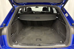 sininen Audi Q8 e-tron 2024 kuva 15.