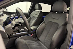 sininen Audi Q8 e-tron 2024 kuva 17.