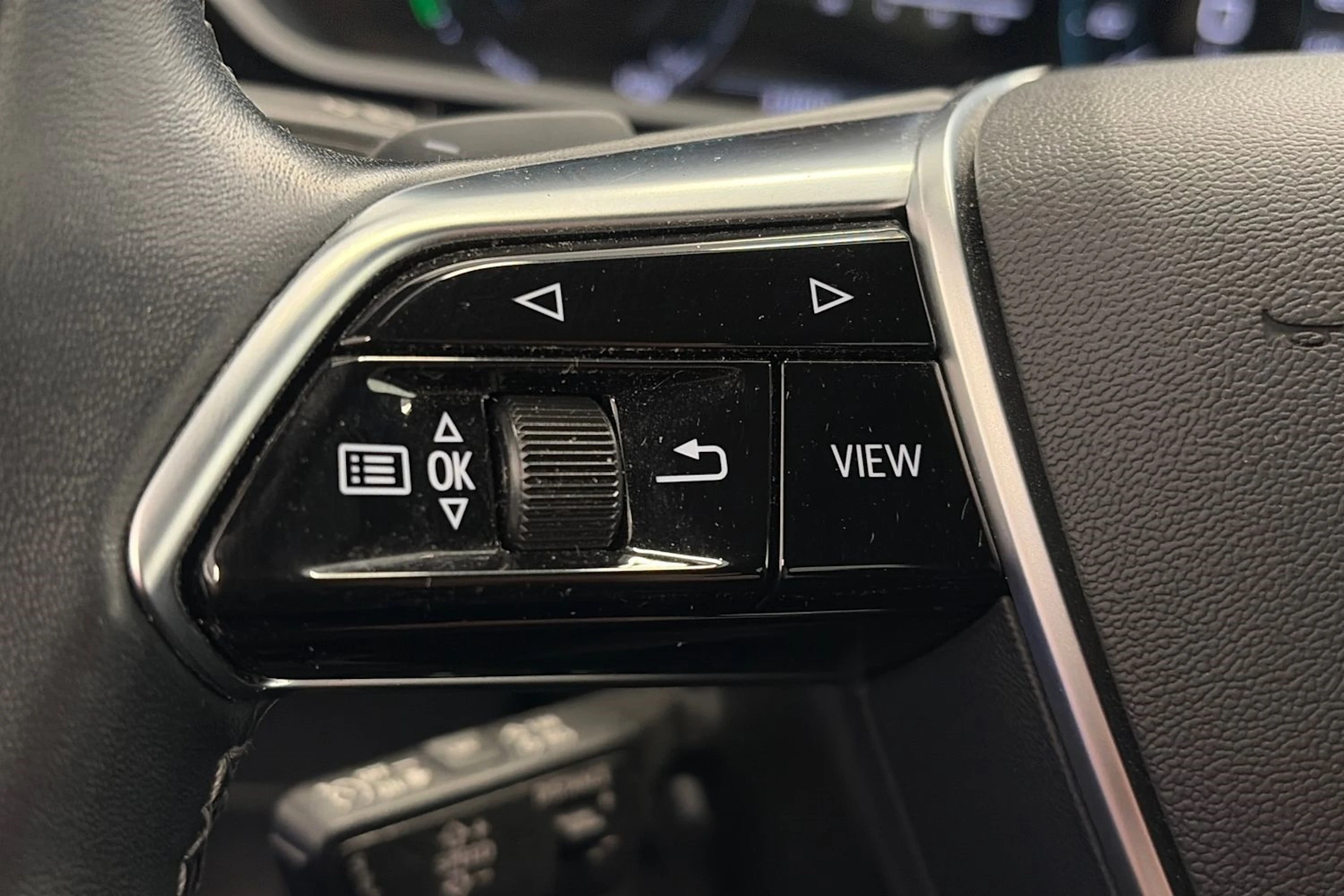 sininen Audi Q8 e-tron 2024 kuva 21.