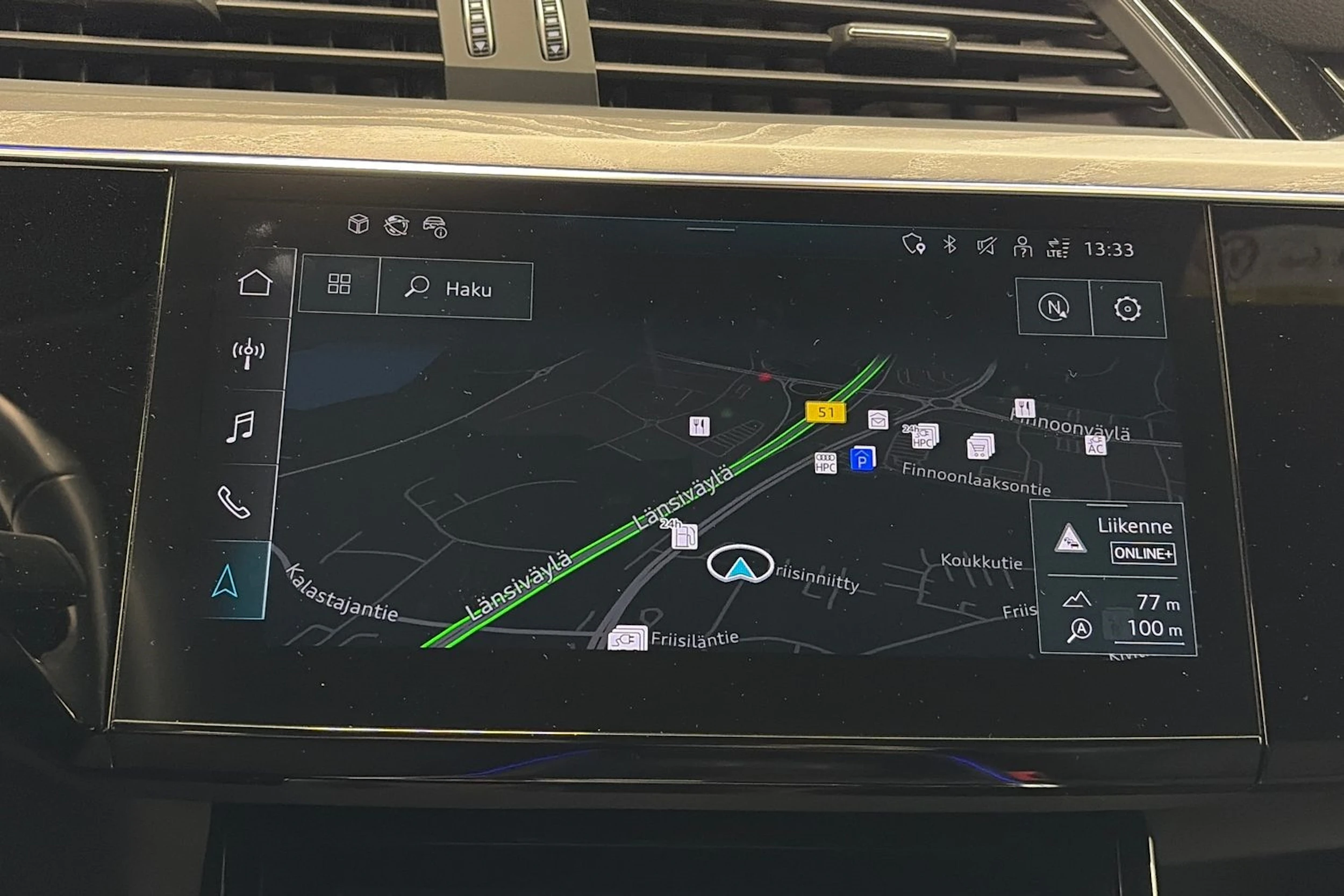 sininen Audi Q8 e-tron 2024 kuva 24.