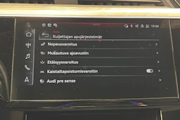 sininen Audi Q8 e-tron 2024 kuva 28.