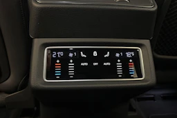 sininen Audi Q8 e-tron 2024 kuva 30.
