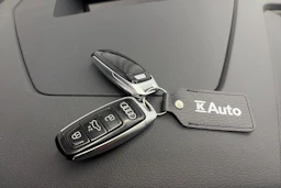 sininen Audi Q8 e-tron 2024 kuva 32.