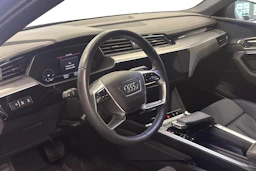 harmaa Audi Q8 e-tron 2024 kuva 3.