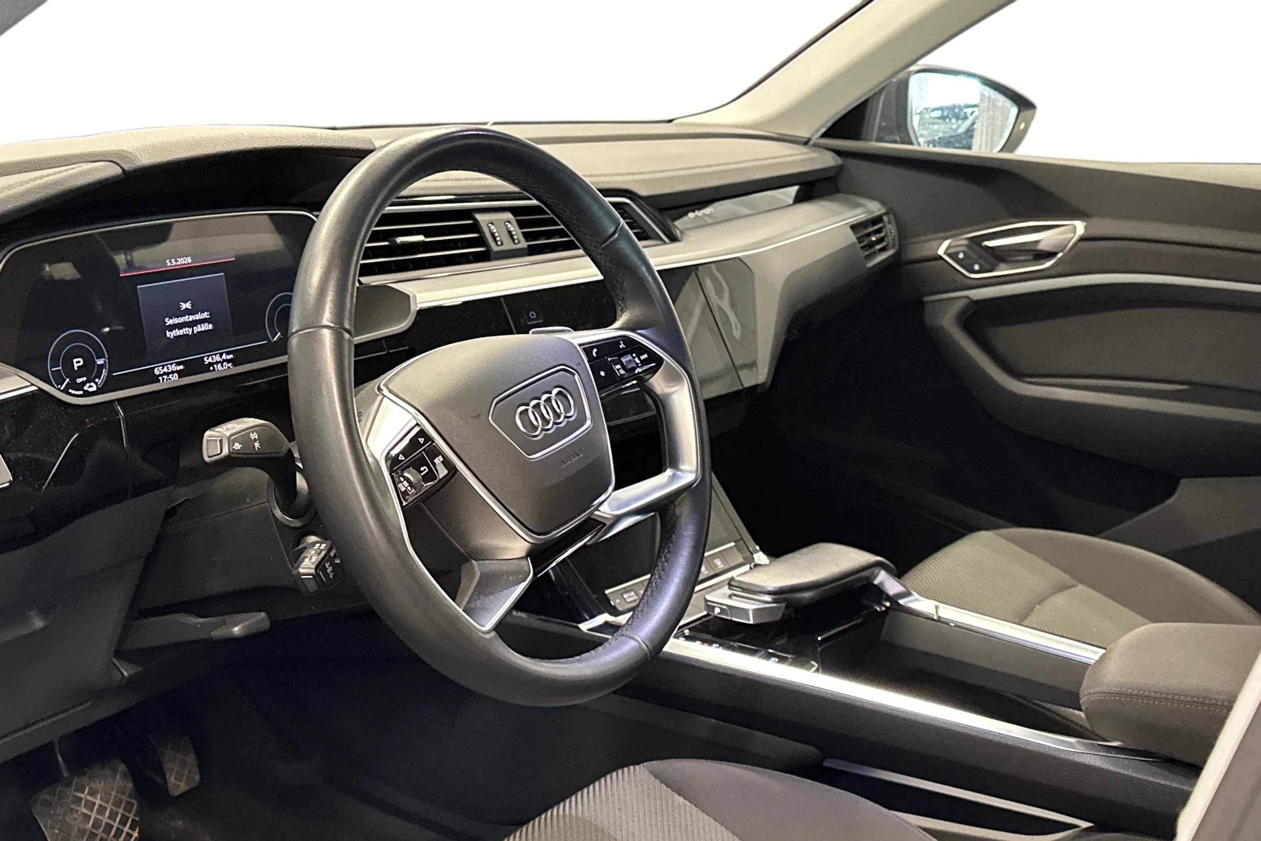 harmaa Audi Q8 e-tron 2024 kuva 3.