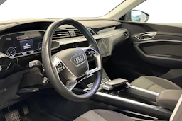 harmaa Audi Q8 e-tron 2024 kuva 3.