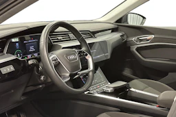 harmaa Audi Q8 e-tron 2024 kuva 8.