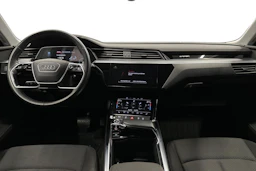 harmaa Audi Q8 e-tron 2024 kuva 9.