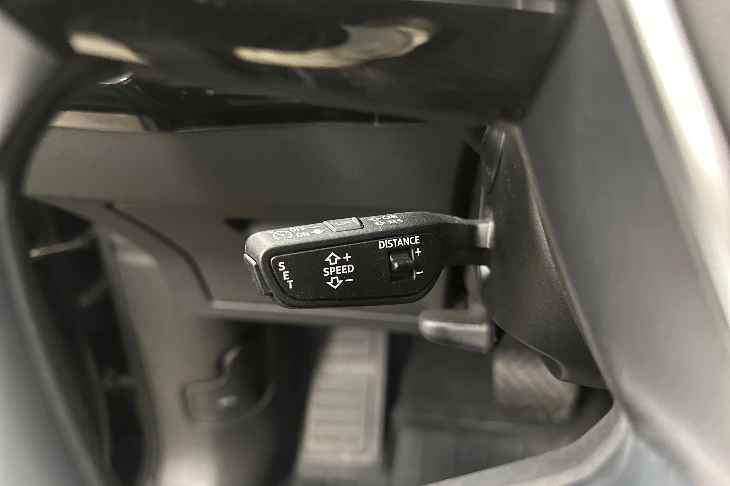 harmaa Audi Q8 e-tron 2024 kuva 17.