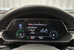 harmaa Audi Q8 e-tron 2024 kuva 18.