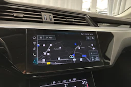 harmaa Audi Q8 e-tron 2024 kuva 23.