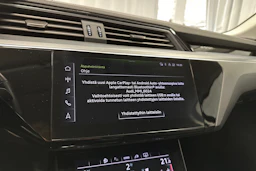 harmaa Audi Q8 e-tron 2024 kuva 24.
