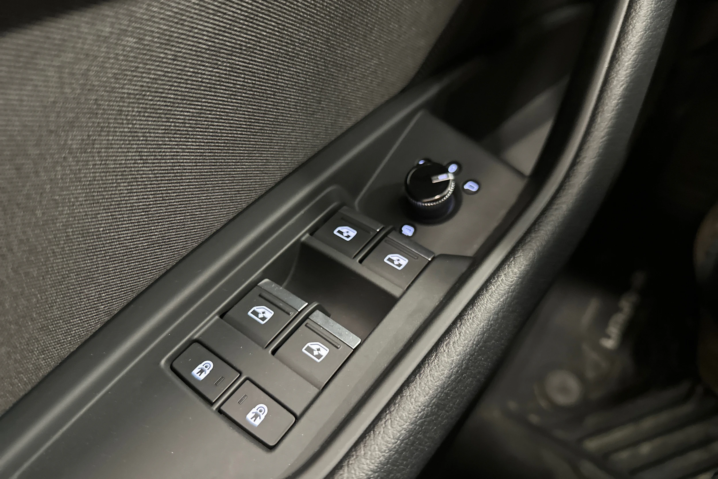 harmaa Audi Q8 e-tron 2024 kuva 27.