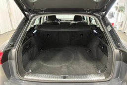 harmaa Audi Q8 e-tron 2024 kuva 29.