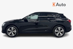 musta Audi Q8 e-tron 2024 kuva 7.