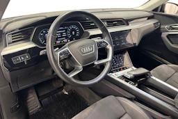musta Audi Q8 e-tron 2024 kuva 8.