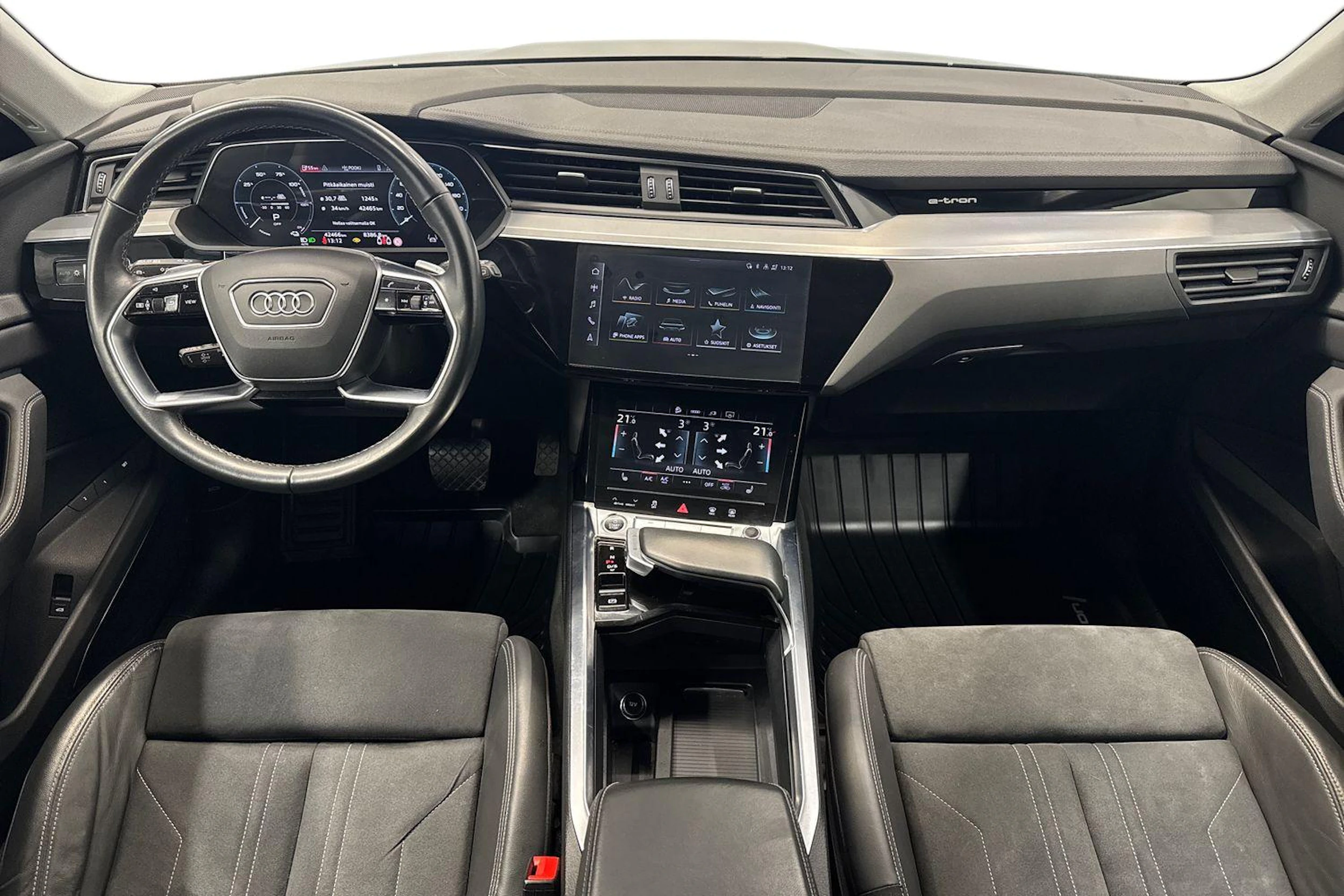 musta Audi Q8 e-tron 2024 kuva 9.