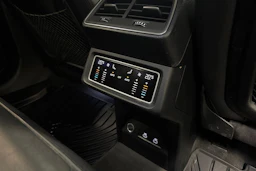 musta Audi Q8 e-tron 2024 kuva 17.