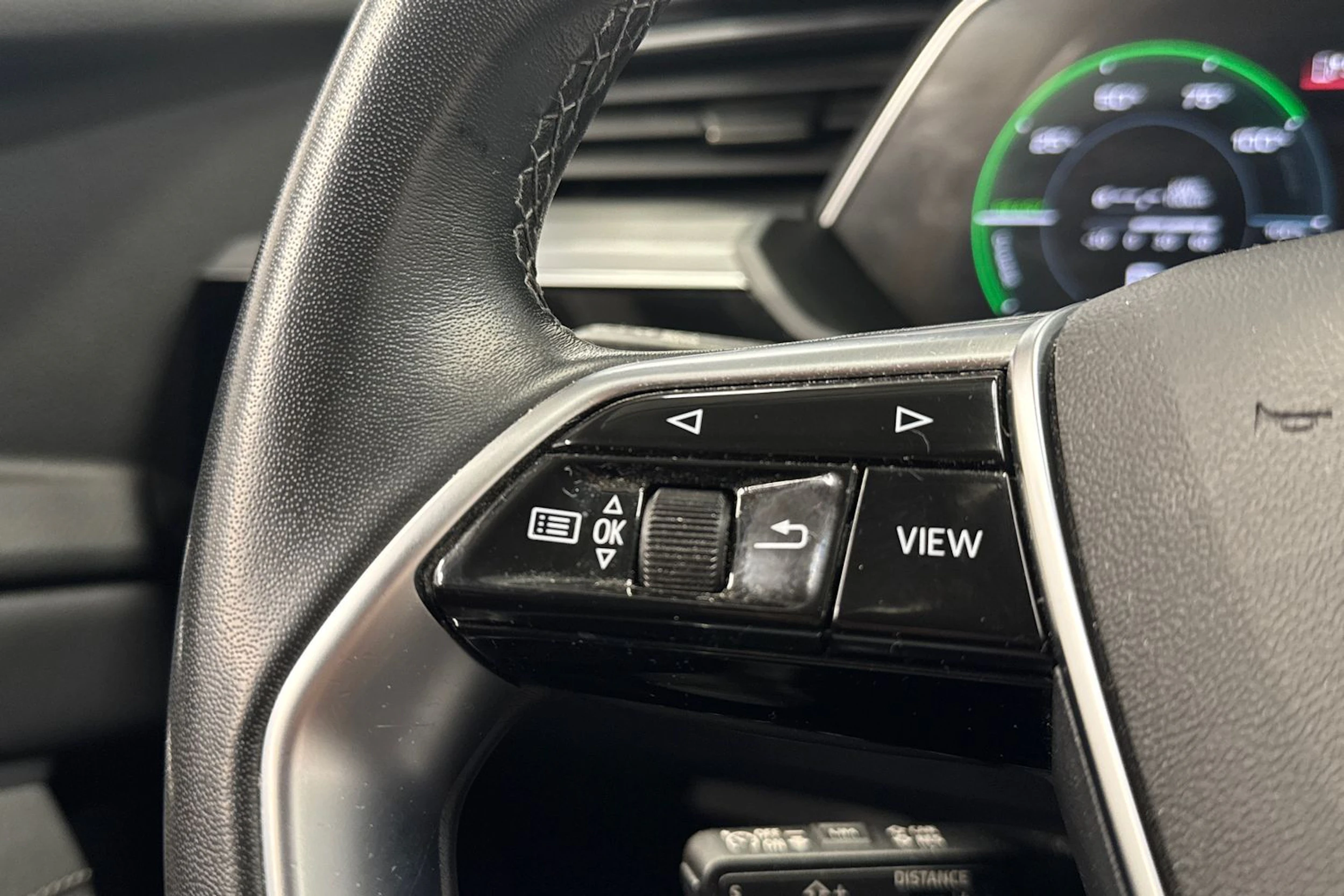 musta Audi Q8 e-tron 2024 kuva 25.