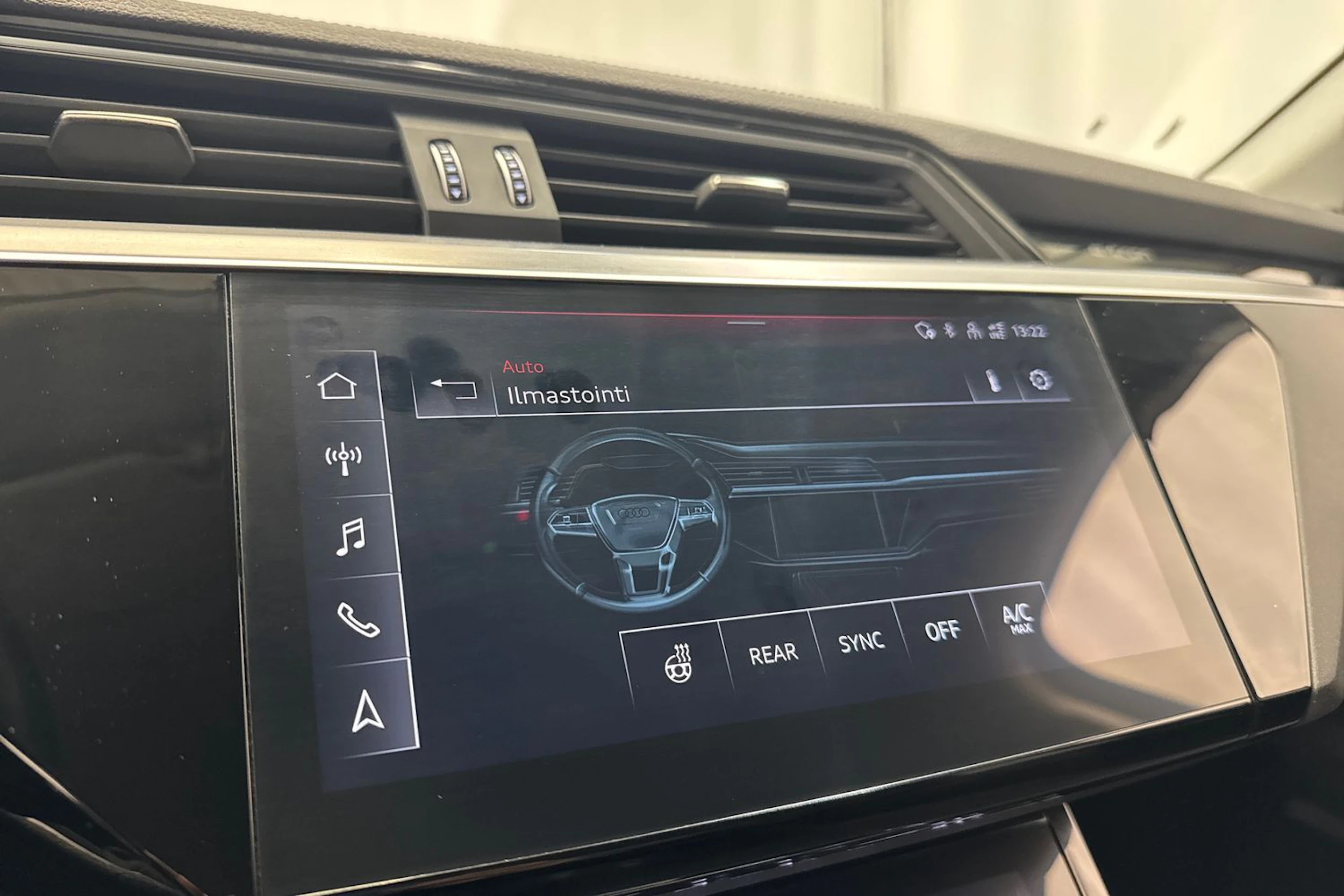 musta Audi Q8 e-tron 2024 kuva 28.
