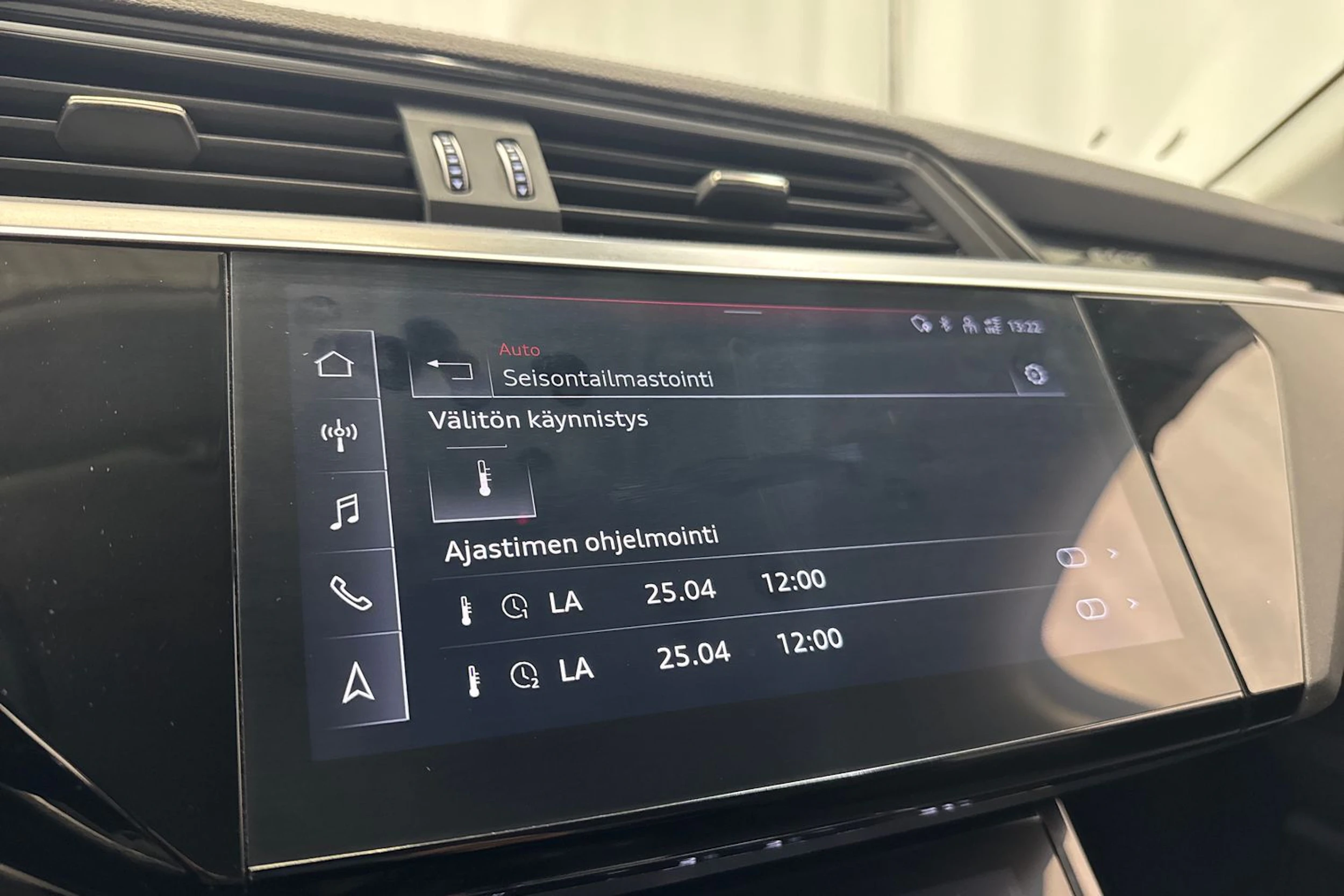 musta Audi Q8 e-tron 2024 kuva 29.