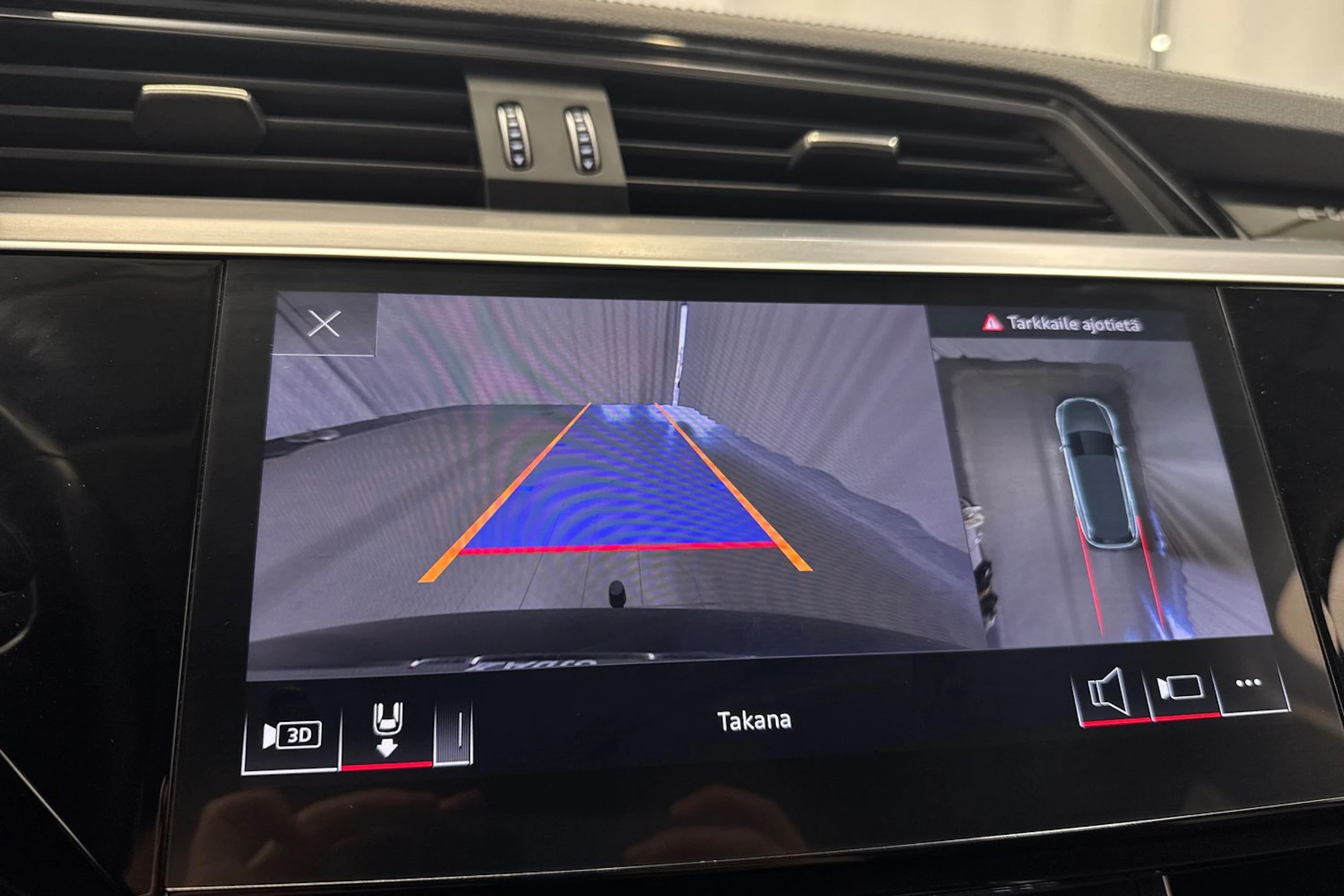 musta Audi Q8 e-tron 2024 kuva 31.