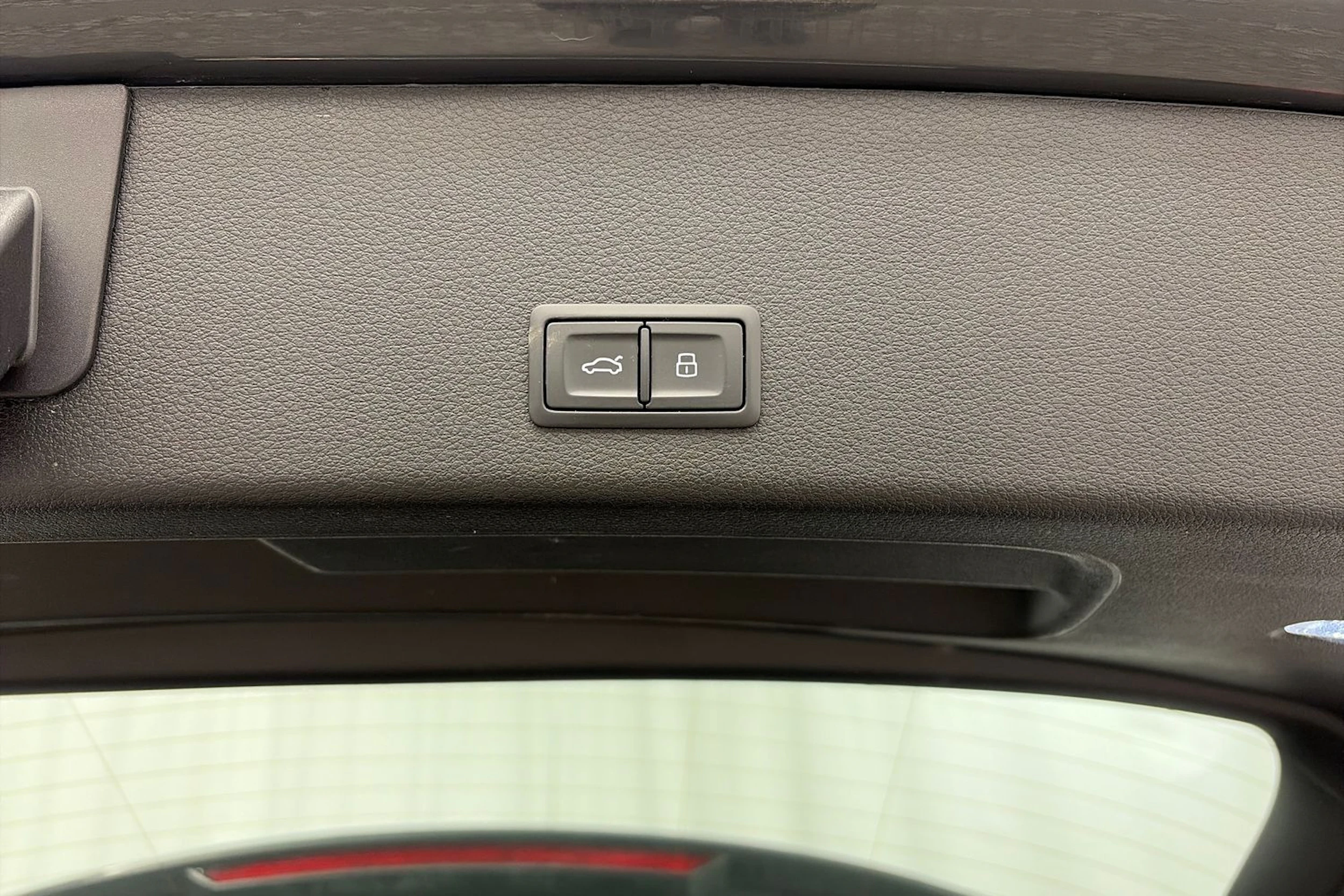 Harmaa Audi Q8 e-tron 2024 kuva 12.