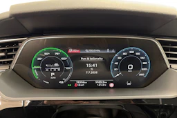 Harmaa Audi Q8 e-tron 2024 kuva 14.