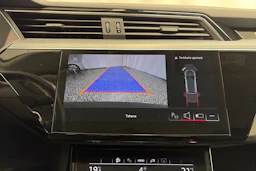 Harmaa Audi Q8 e-tron 2024 kuva 19.