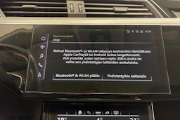 Harmaa Audi Q8 e-tron 2024 kuva 20.