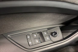 Harmaa Audi Q8 e-tron 2024 kuva 26.