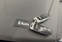 Harmaa Audi Q8 e-tron 2024 kuva 27.