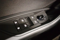 Harmaa Audi Q8 e-tron 2024 kuva 29.