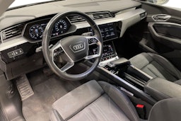 met. harmaa Audi Q8 e-tron 2024 kuva 7.